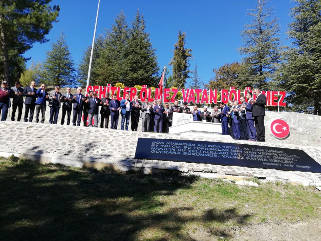 ZAFER GÜNÜNDE ANLAMLI ZİYARET