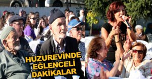 HUZUREVİ SAKİNLERİ DOYASIYA EĞLENDİ
