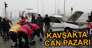 TRAFİK IŞIĞINI GÖRMEDİ, HIZLA ÇARPTI