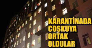 BAYRAKLARLA İSTİKLAL MARŞINI OKUDULAR