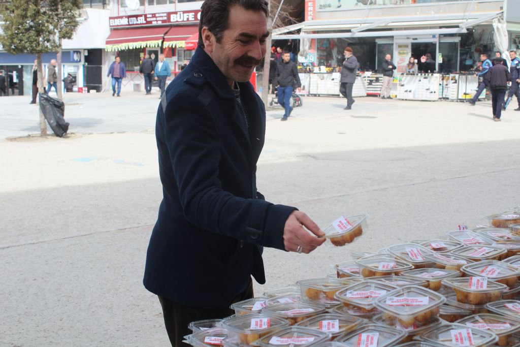 10 BİN KİŞİLİK LOKMA DAĞITILDI