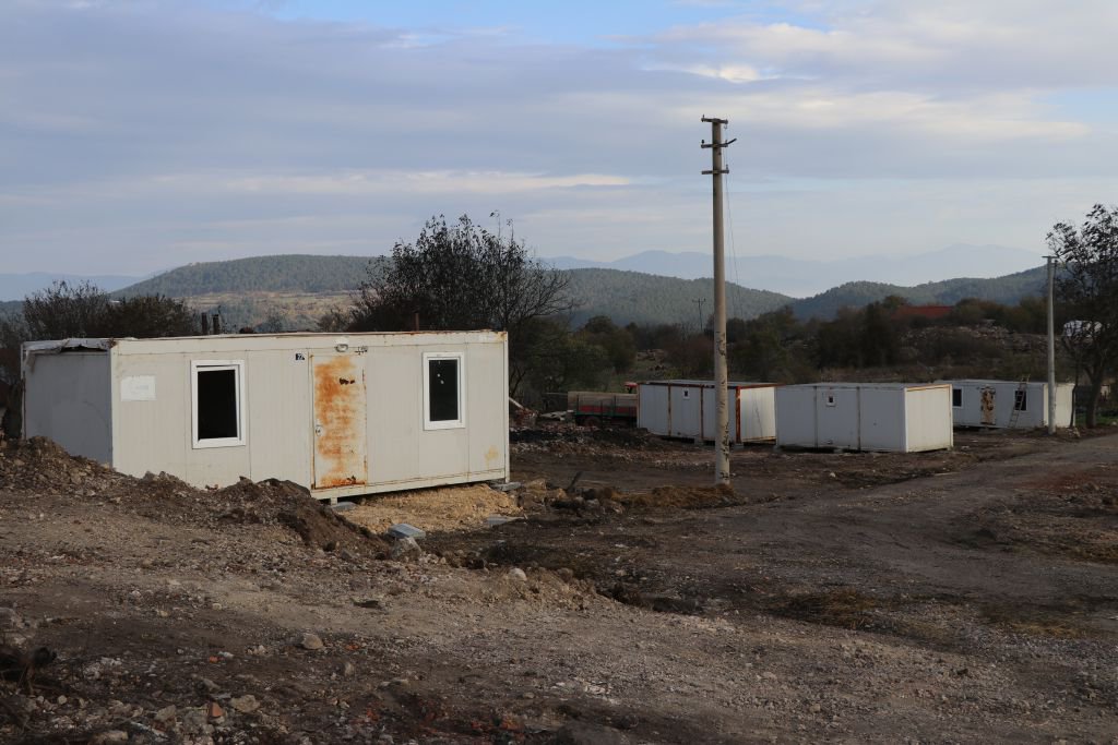 "42 BİNA HASAR GÖRMÜŞ VAZİYETTE"