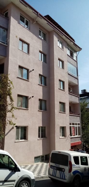 5. KATTAN DÜŞEREK CAN VERDİ