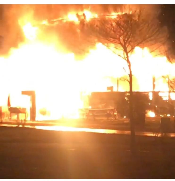 AHŞAP BİNA ALEVLERE TESLİM OLDU