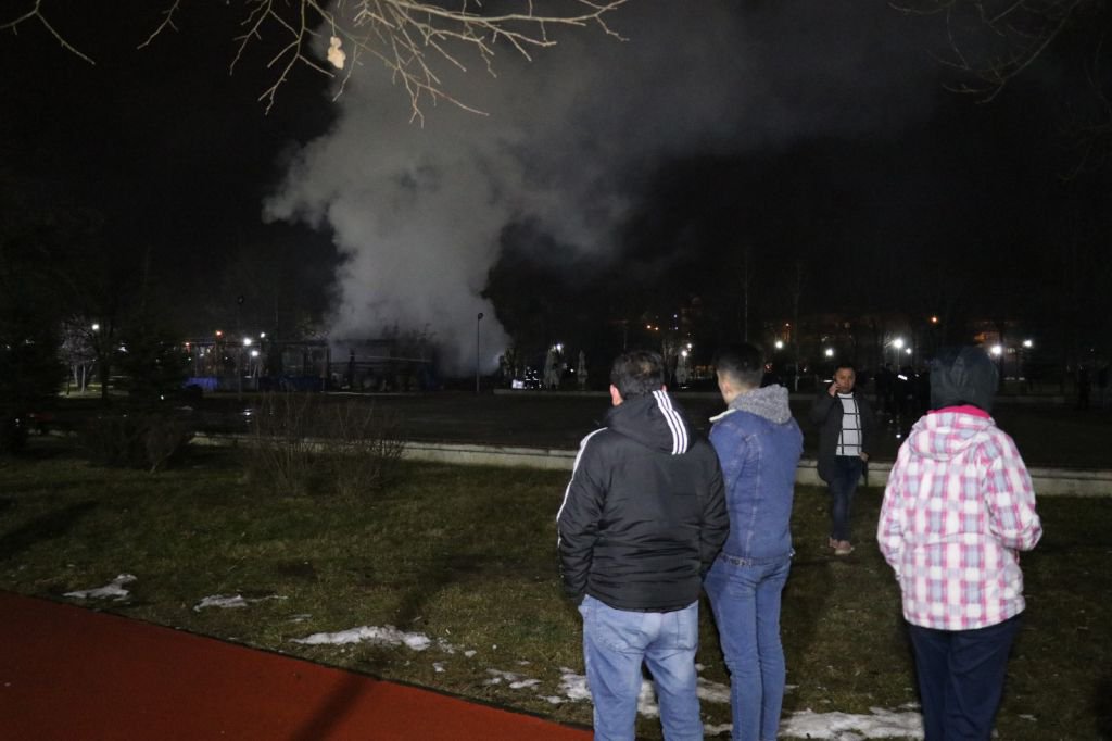 AHŞAP BİNA ALEVLERE TESLİM OLDU