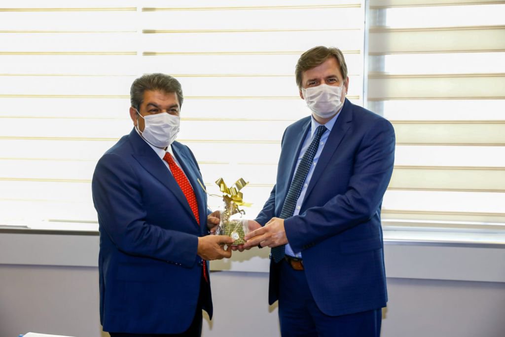 AK PARTİLİ ÜYELERDEN İSTANBUL ÇIKARTMASI