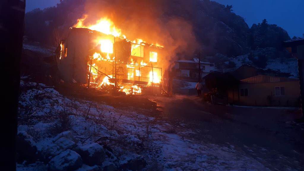 ALEVLERİN ARASINDAN ÇIKAMADI..