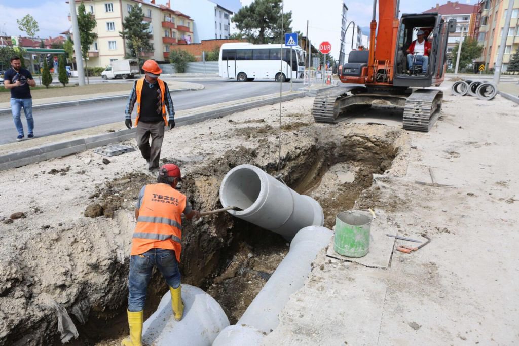 ALT YAPI ÇALIŞMALARI DEVAM EDİYOR