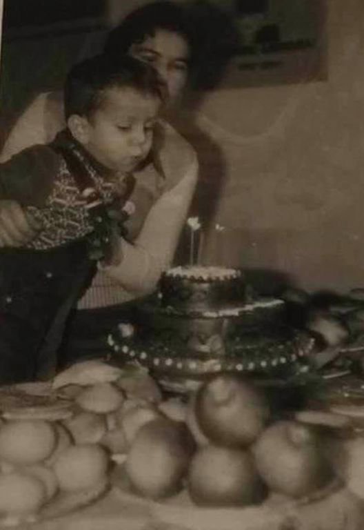 ANNE VE BABADAN BAŞKAN'A ANLAMLI KUTLAMA...