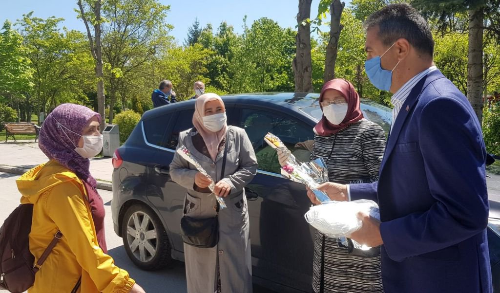 ANNELER GÜNÜNÜ KUTLADILAR