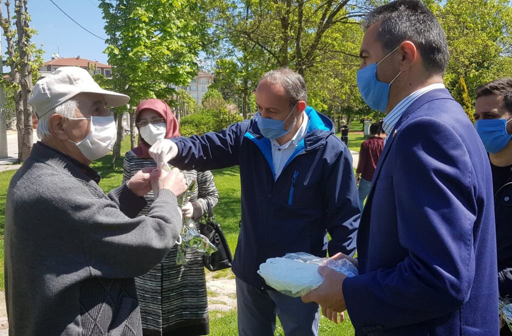 ANNELER GÜNÜNÜ KUTLADILAR