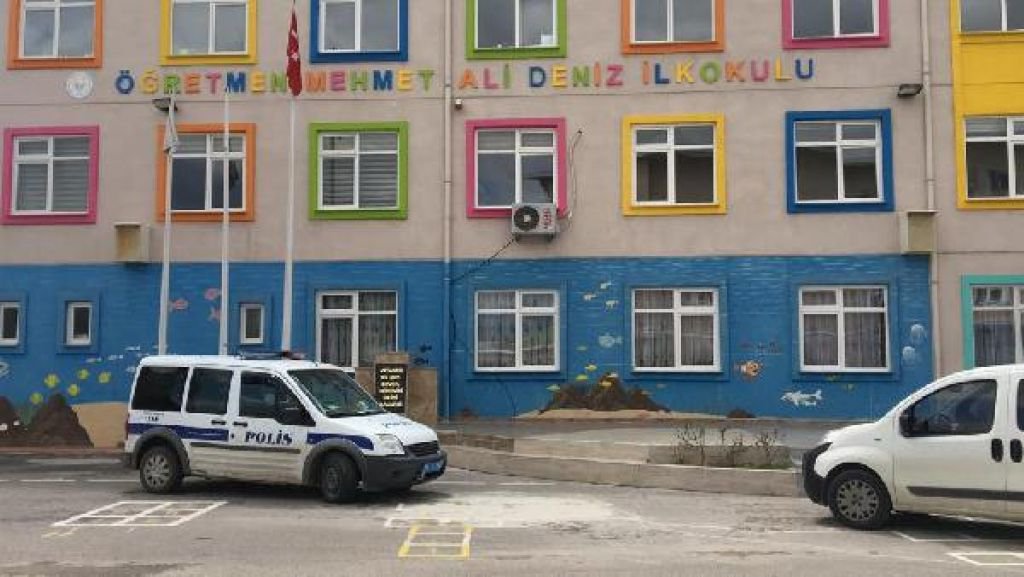 ATATÜRK BÜSTÜ ÇALIP SATMAYA KALKTILAR