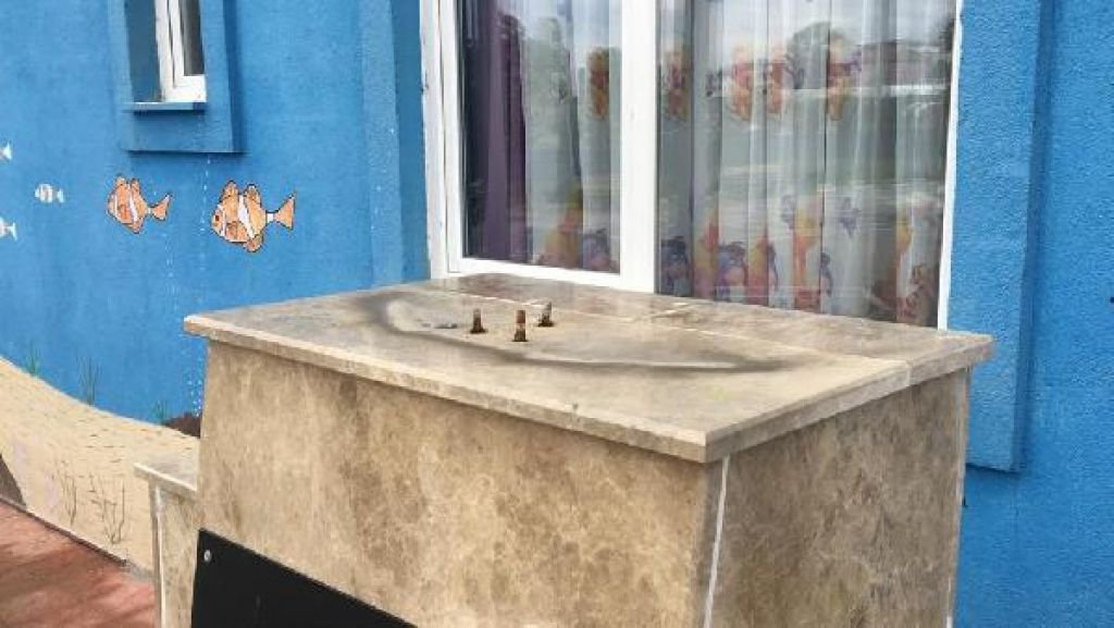 ATATÜRK BÜSTÜ ÇALIP SATMAYA KALKTILAR