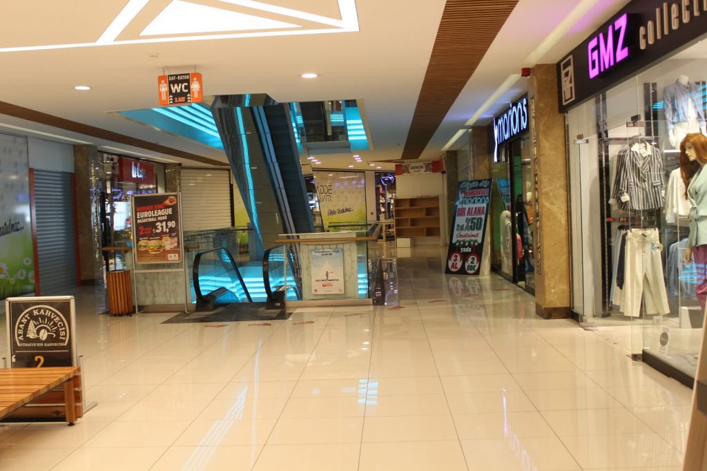 MERAKLA BEKLENEN AVM'LER AÇILDI