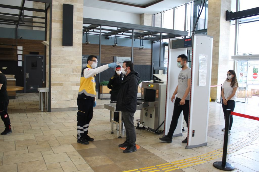 MERAKLA BEKLENEN AVM'LER AÇILDI