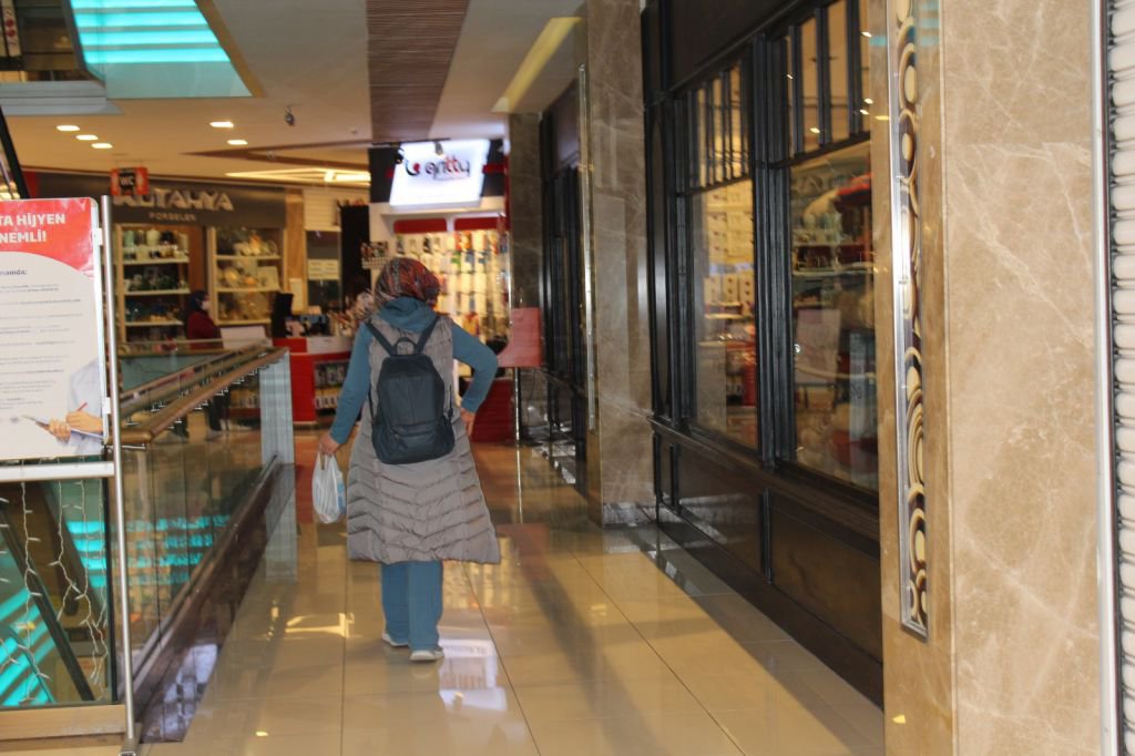 MERAKLA BEKLENEN AVM'LER AÇILDI