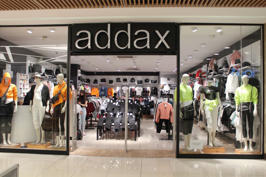 MERAKLA BEKLENEN AVM'LER AÇILDI