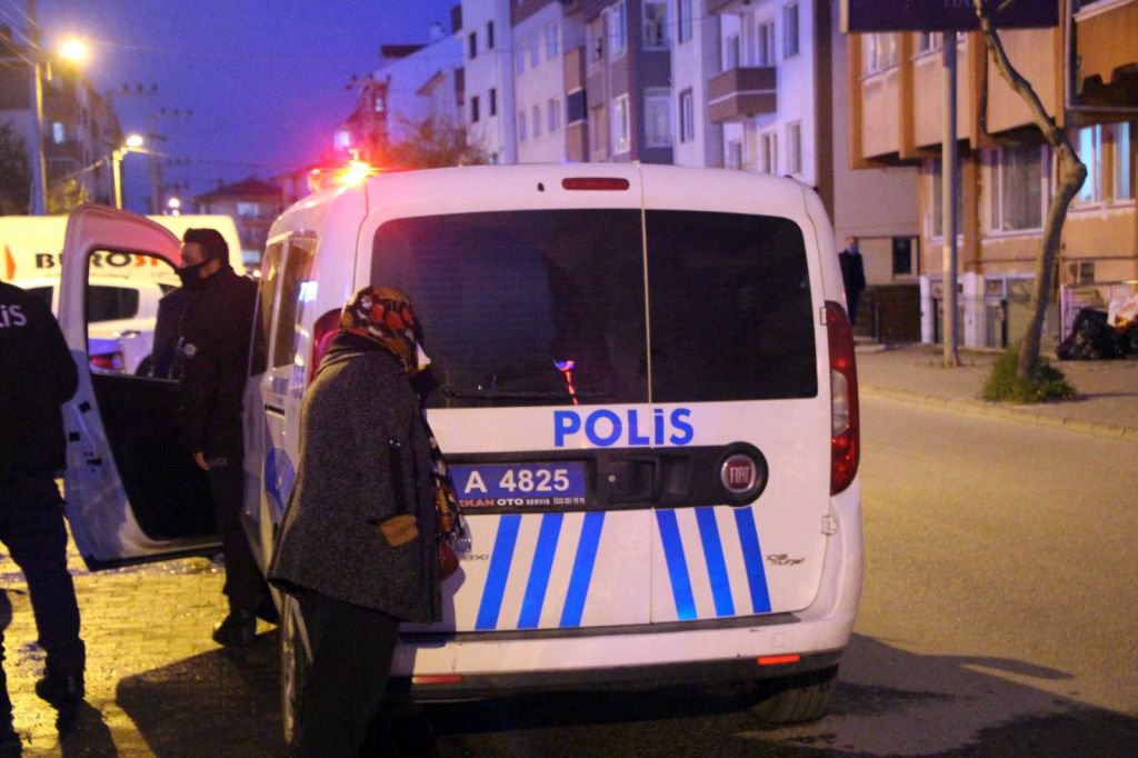 BABASININ ARACINI YAKMAYA KALKTI