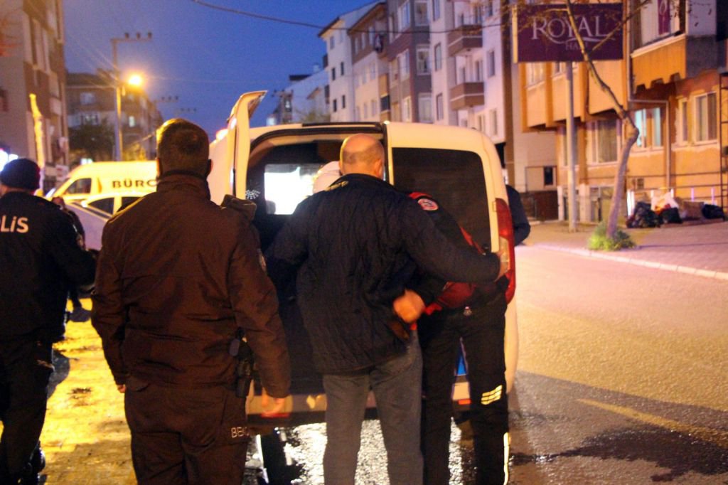 BABASININ ARACINI YAKMAYA KALKTI