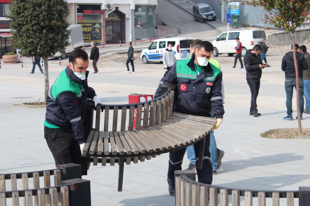 BANK VE OTURAKLAR KALDIRILDI
