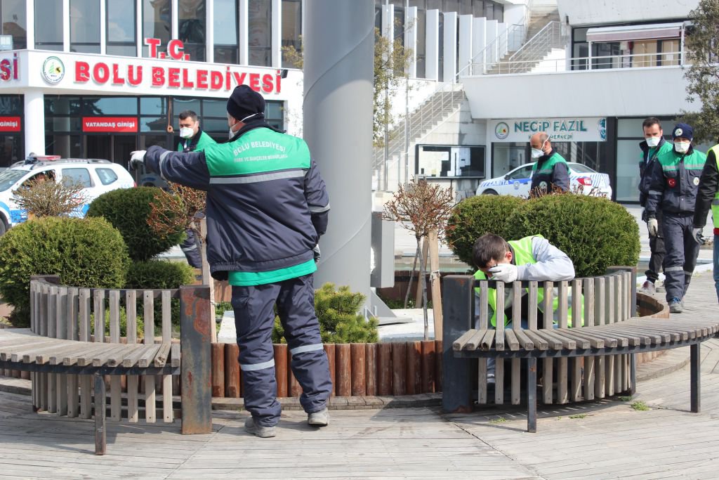 BANK VE OTURAKLAR KALDIRILDI