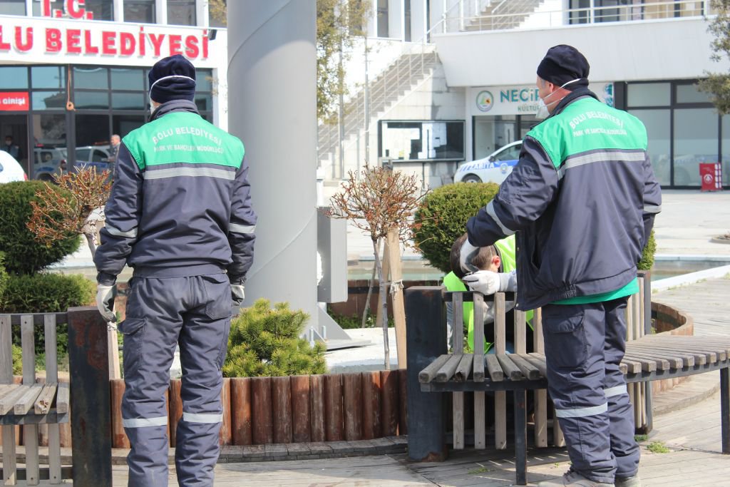 BANK VE OTURAKLAR KALDIRILDI