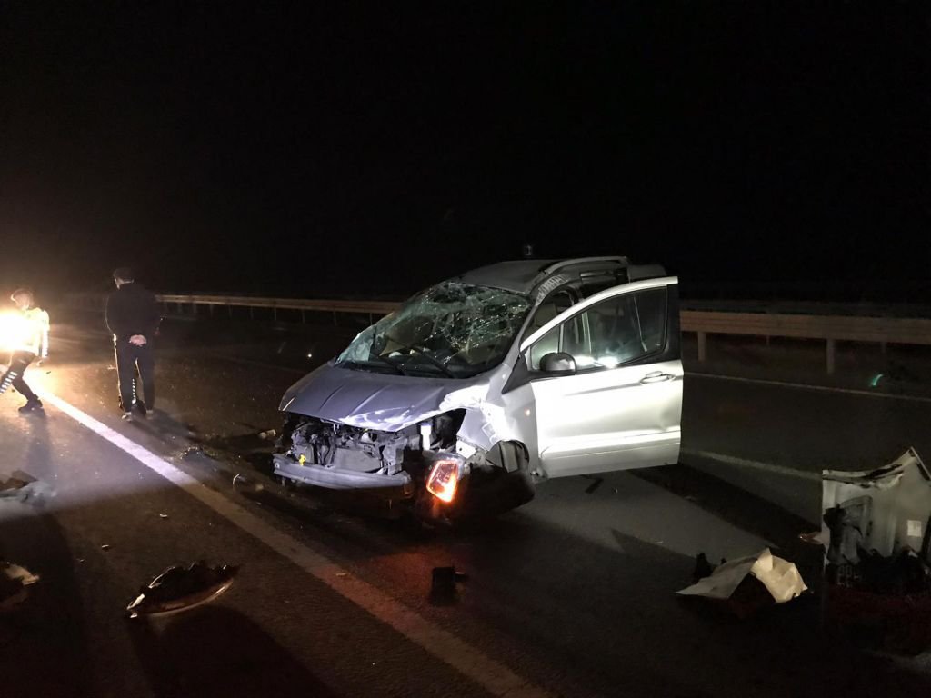 BARİYERLERE ÇARPARAK DURABİLDİ