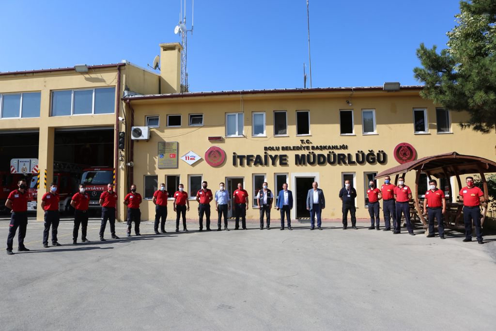 BAŞKAN ÖZCAN İTFAİYECİLERİ ZİYARET ETTİ