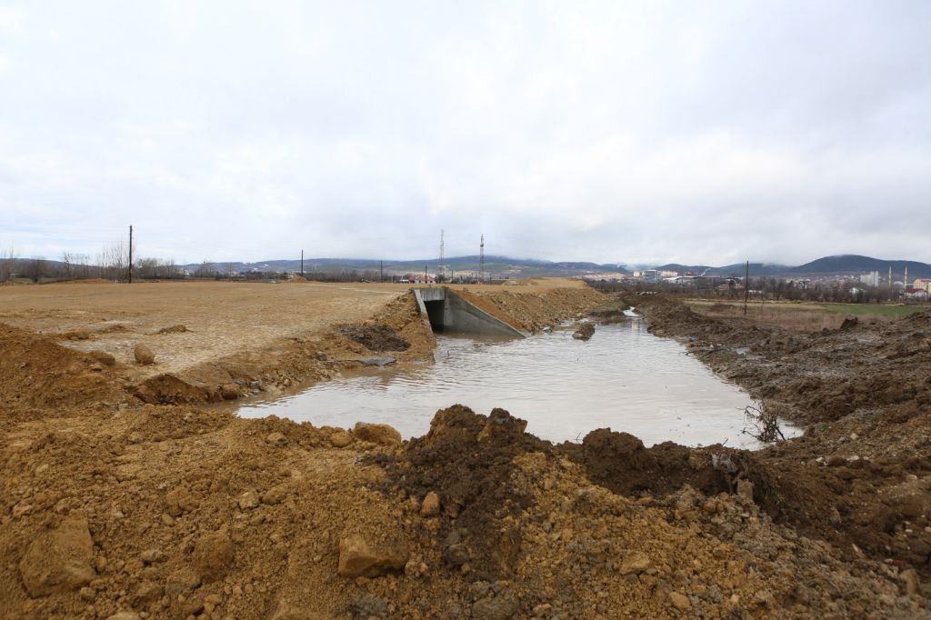 BAŞKAN ÖZCAN'DAN KARAYOLLARINA TEPKİ