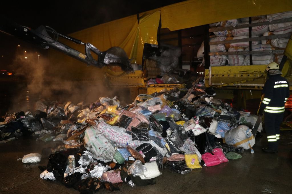 BİR ANDA ALEVLER SARDI