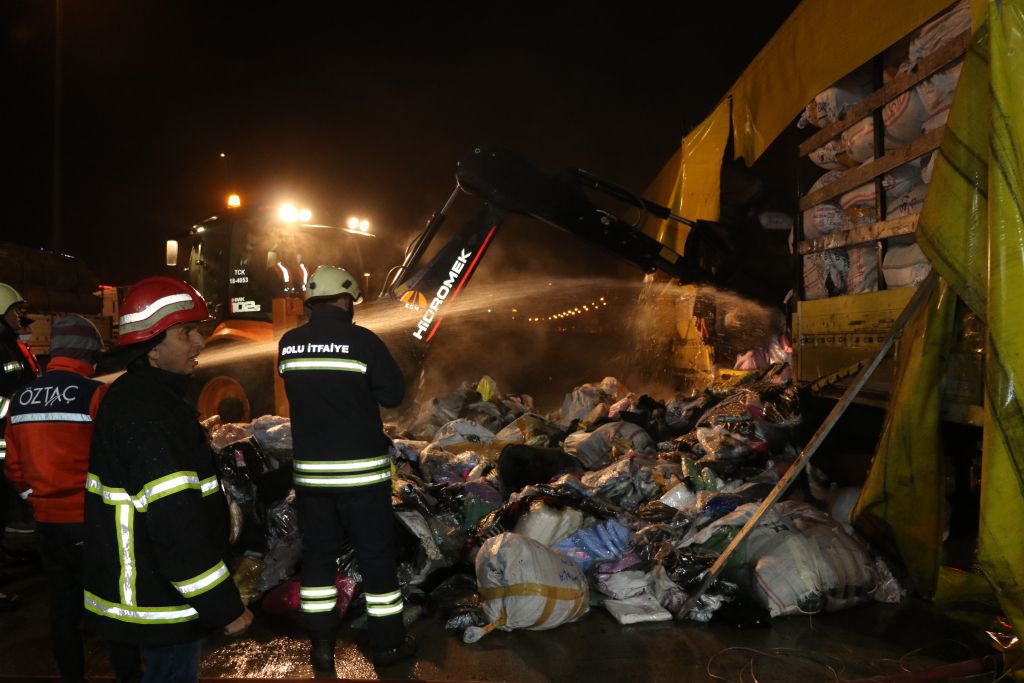 BİR ANDA ALEVLER SARDI