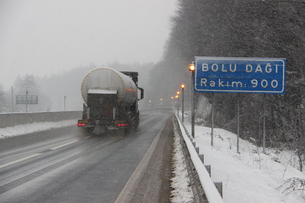 BOLU DAĞI KARA TESLİM....
