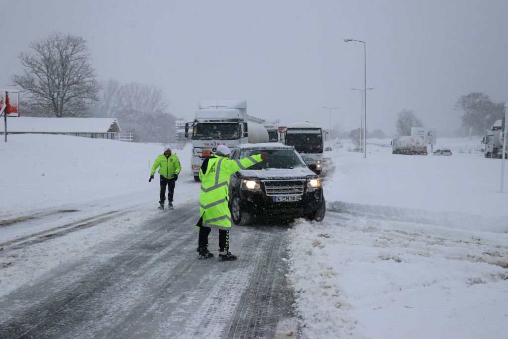 BOLU DAĞI'NDA YOĞUN KAR YAĞIŞI