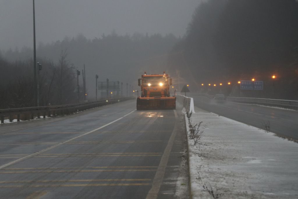BOLU GÜNE KAR İLE UYANDI !