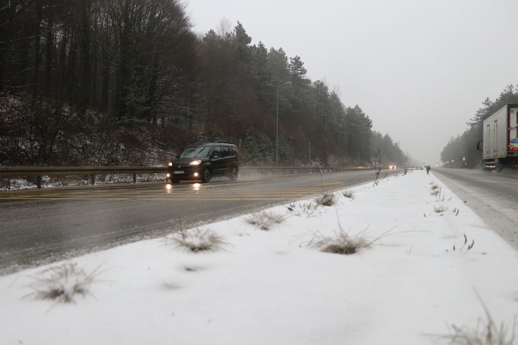BOLU GÜNE KAR İLE UYANDI !