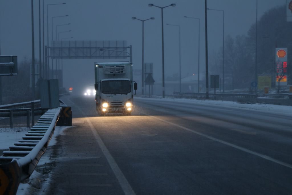 BOLU GÜNE KAR İLE UYANDI !