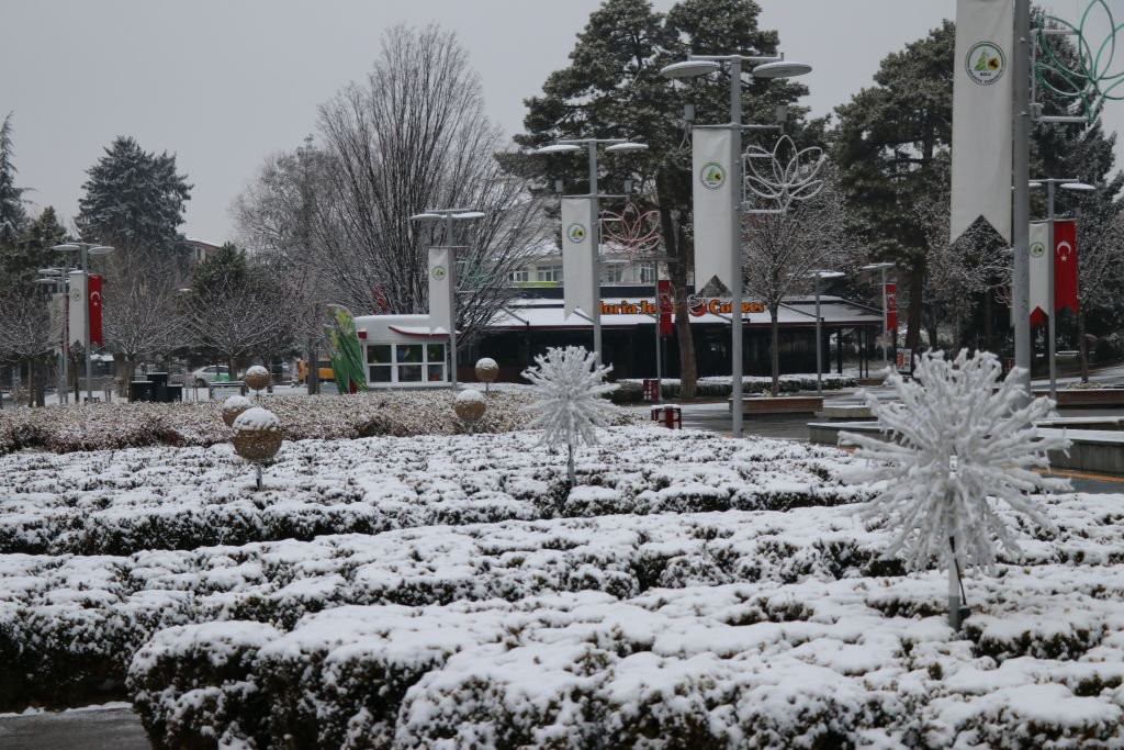 BOLU GÜNE KAR İLE UYANDI !