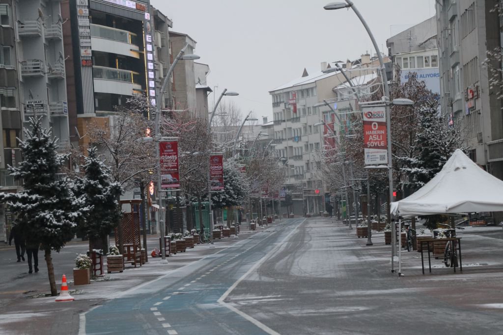 BOLU GÜNE KAR İLE UYANDI !