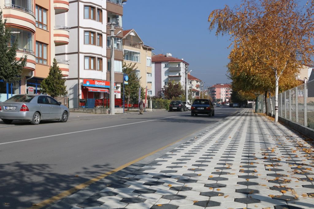 BOLU MODERN KALDIRIMLARA KAVUŞUYOR