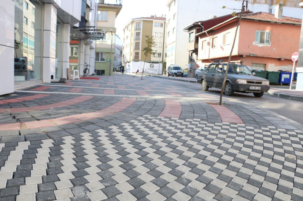 BOLU MODERN KALDIRIMLARA KAVUŞUYOR