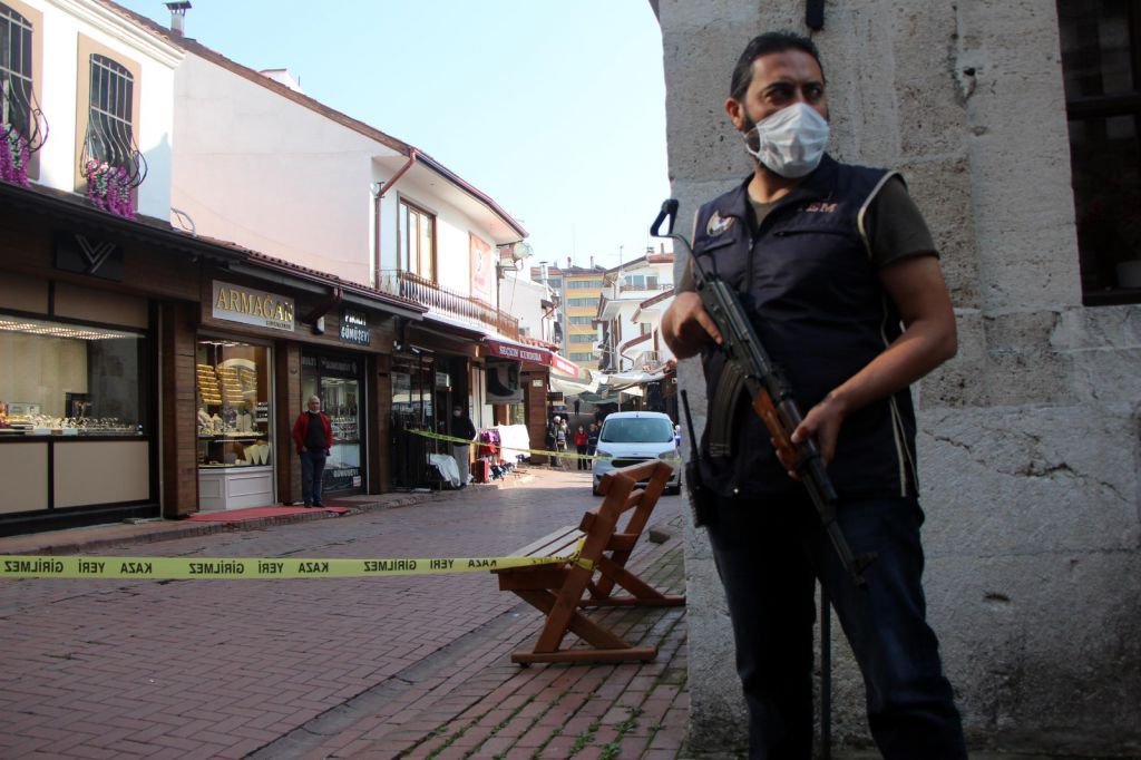 BOLU SOKAKLARINDA HAREKETLİ DAKİKALAR