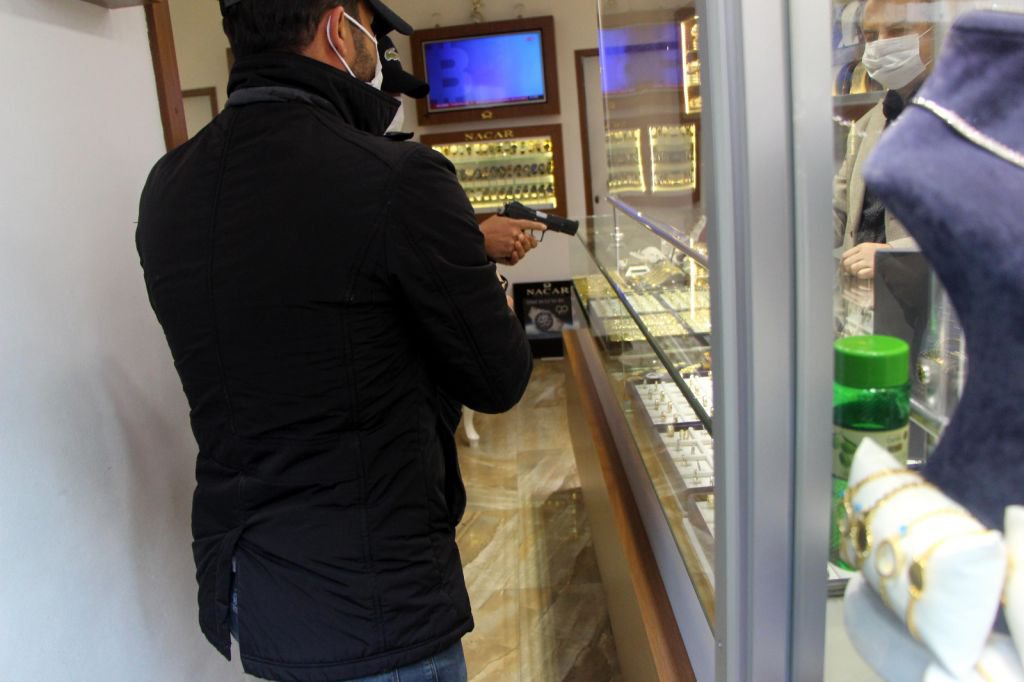 BOLU SOKAKLARINDA HAREKETLİ DAKİKALAR