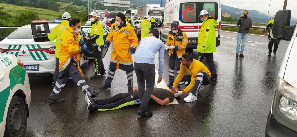 BOLU'DA 4 ARAÇ BİRBİRİNE GİRDİ