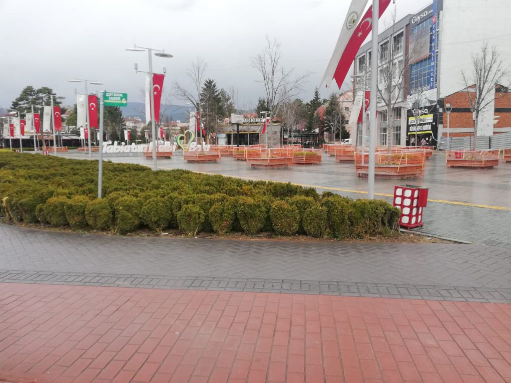 BOLU'DA CADDELER BOMBOŞ KALDI