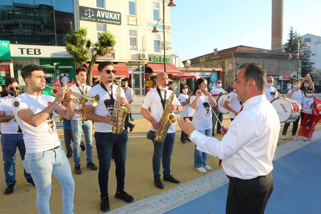 BOLU'DA COŞKULU ZAFER YÜRÜYÜŞÜ