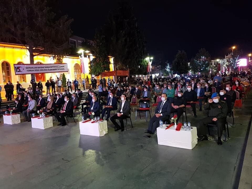 BOLU'DA COŞKULU DEMOKRASİ NÖBETİ