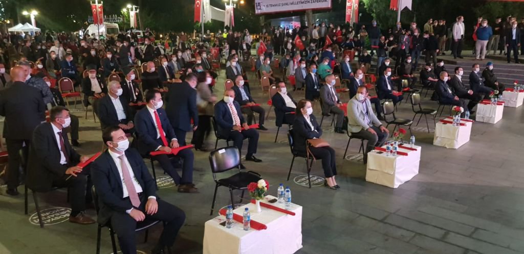 BOLU'DA COŞKULU DEMOKRASİ NÖBETİ