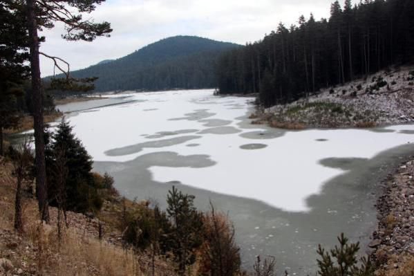 BOLU'DA O GÖL BUZ TUTTU !