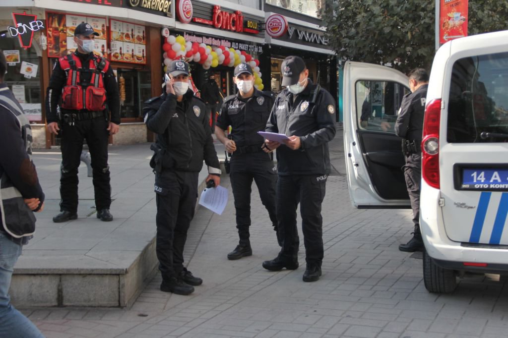 BOLU'DA SİGARA İÇENLERE CEZA YAZILDI