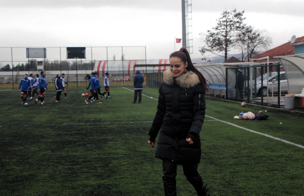 BOLU'NUN İLK KADIN BAŞKANI BIRAKTI